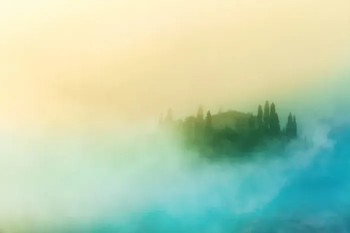 Framed Print : Farmhouse in the morning fog in Tuscany, Italy Framed Print : Farmhouse in the morning fog in Tuscany, Italy