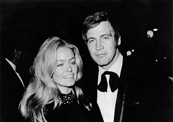 Framed Print : Farrah Fawcett And Lee Majors Framed Print : Farrah Fawcett And Lee Majors