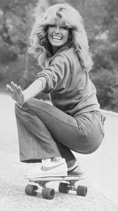 : Farrah Fawcett Riding Skateboard : Farrah Fawcett Riding Skateboard