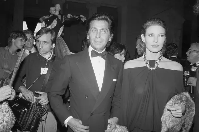 Framed Print : Fashion Designer Valentino and Raquel Welch Framed Print : Fashion Designer Valentino and Raquel Welch