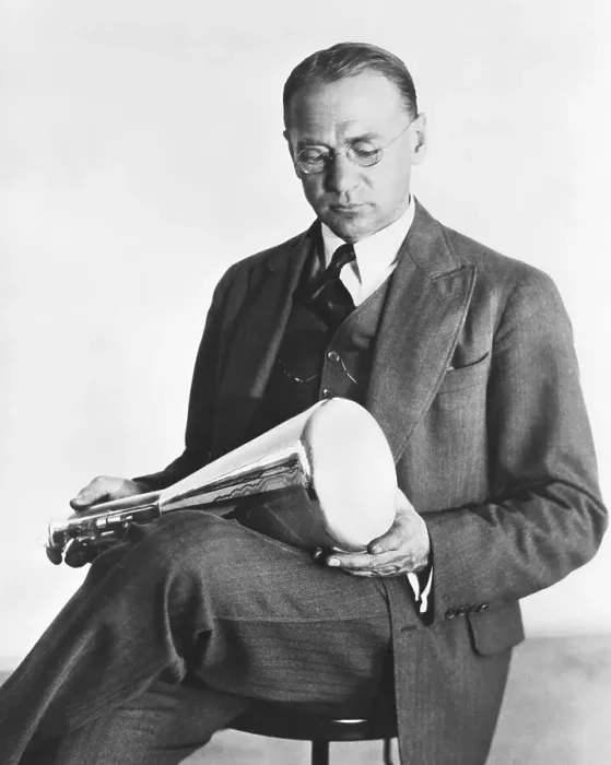 Framed Print : Father of Television Vladimir Zworykin Holding a Cathode-Ray Tube Framed Print : Father of Television Vladimir Zworykin Holding a Cathode-Ray Tube