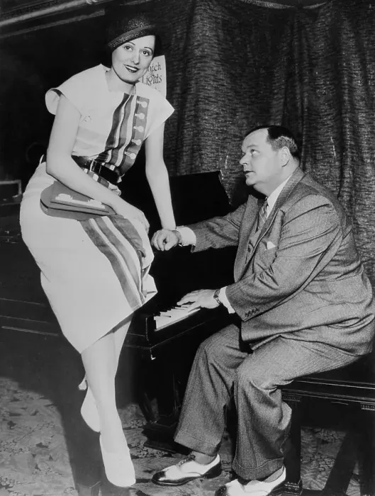 Framed Print : Fatty Arbuckle Playing Piano Alongside Addie McPhail Framed Print : Fatty Arbuckle Playing Piano Alongside Addie McPhail