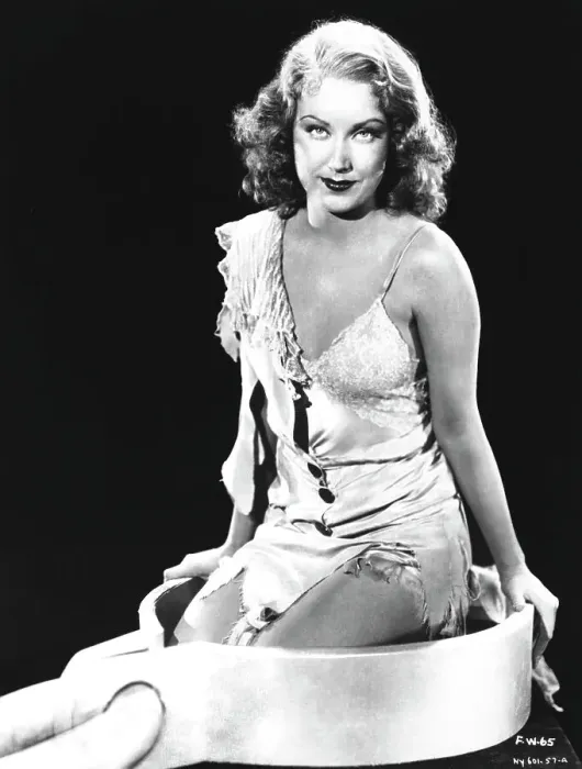 Framed Print : Fay Wray in Giant Shackle Framed Print : Fay Wray in Giant Shackle