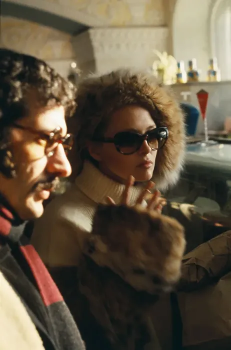 Framed Print : Faye Dunaway Shopping with Jerry Schatzberg Framed Print : Faye Dunaway Shopping with Jerry Schatzberg