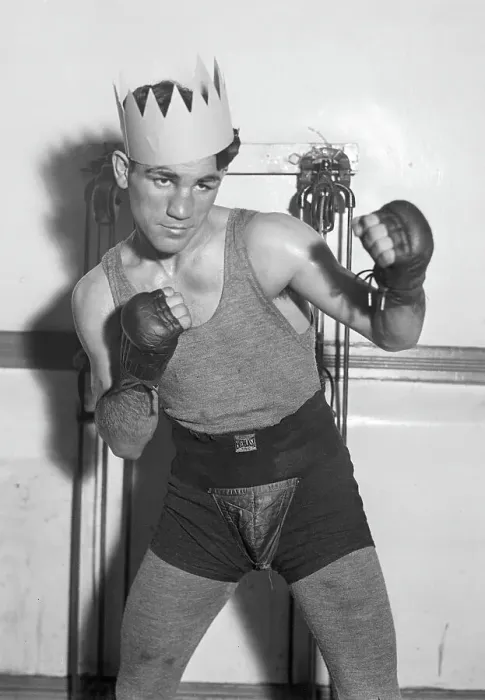 Framed Print : Featherweight Boxer in Stance Framed Print : Featherweight Boxer in Stance