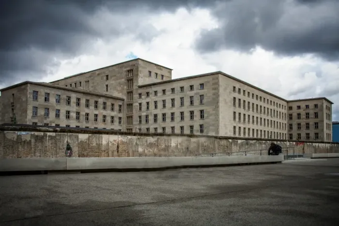 Framed Print : Federal Ministry of Finance (Detlev Rohwedder Haus), Berlin
