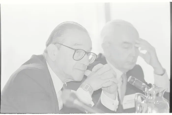 Framed Print : Federal Reserve Chairman Alan Greenspan and Banker at Press Conference Framed Print : Federal Reserve Chairman Alan Greenspan and Banker at Press Conference