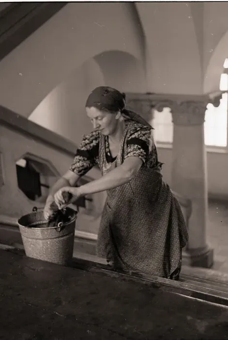 Framed Print : Female Artist Cleaning for Supplies Framed Print : Female Artist Cleaning for Supplies