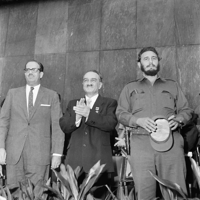 Framed Print : Fidel Castro With Cuban President and Russian Delegate Framed Print : Fidel Castro With Cuban President and Russian Delegate