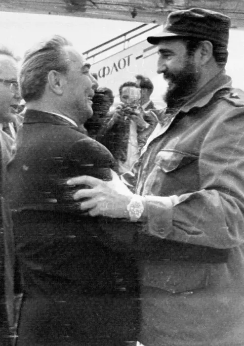 Framed Print : Fidel Castro Embracing Soviet Leader Leonid Brezhnev Framed Print : Fidel Castro Embracing Soviet Leader Leonid Brezhnev
