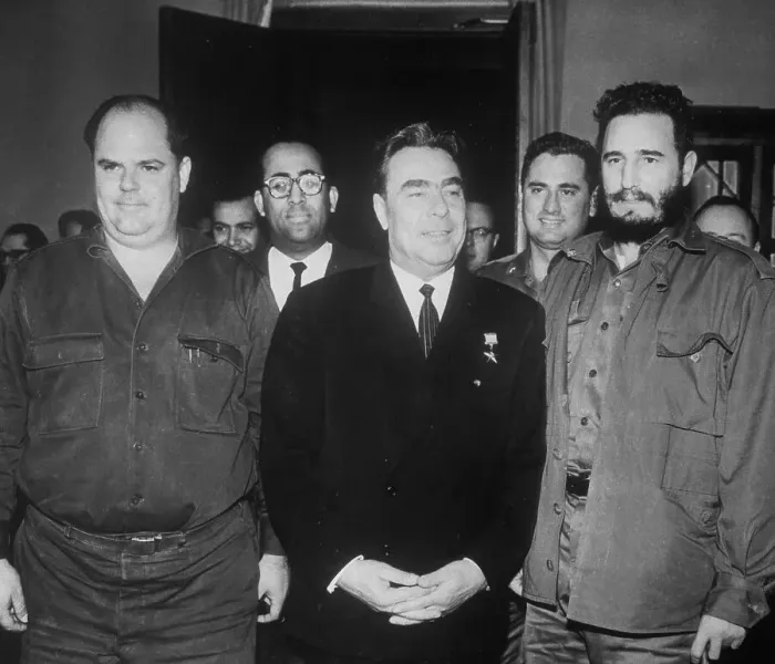 Framed Print : Fidel Castro with Emilio Aragonez Navarro and Others Framed Print : Fidel Castro with Emilio Aragonez Navarro and Others