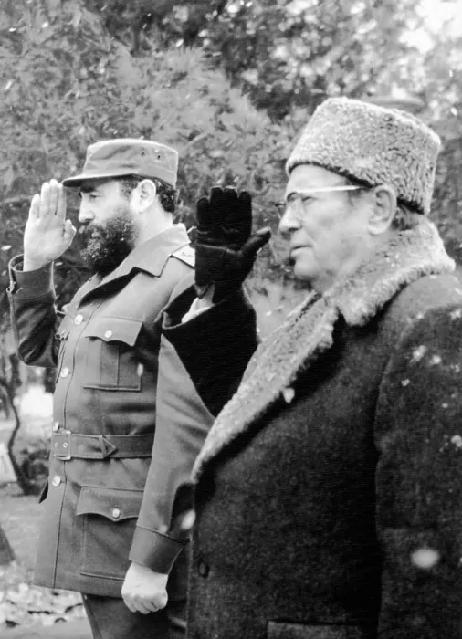 Framed Print : Fidel Castro with Josip Broz Tito Framed Print : Fidel Castro with Josip Broz Tito