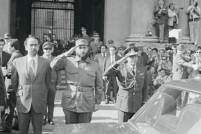 Framed Print : Fidel Castro Saluting on His Arrival to Meet Salvador Allende Framed Print : Fidel Castro Saluting on His Arrival to Meet Salvador Allende