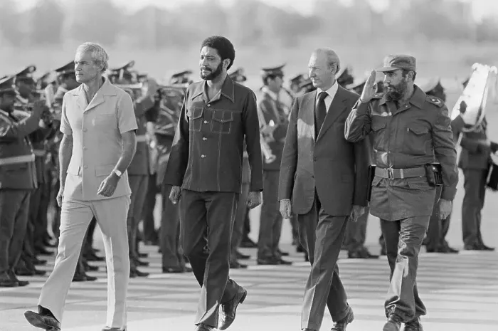 Framed Print : Fidel Castro Saluting with Foreign Officials