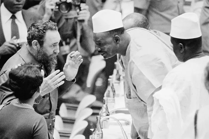 Framed Print : Fidel Castro Speaking with Moussa Traore Framed Print : Fidel Castro Speaking with Moussa Traore