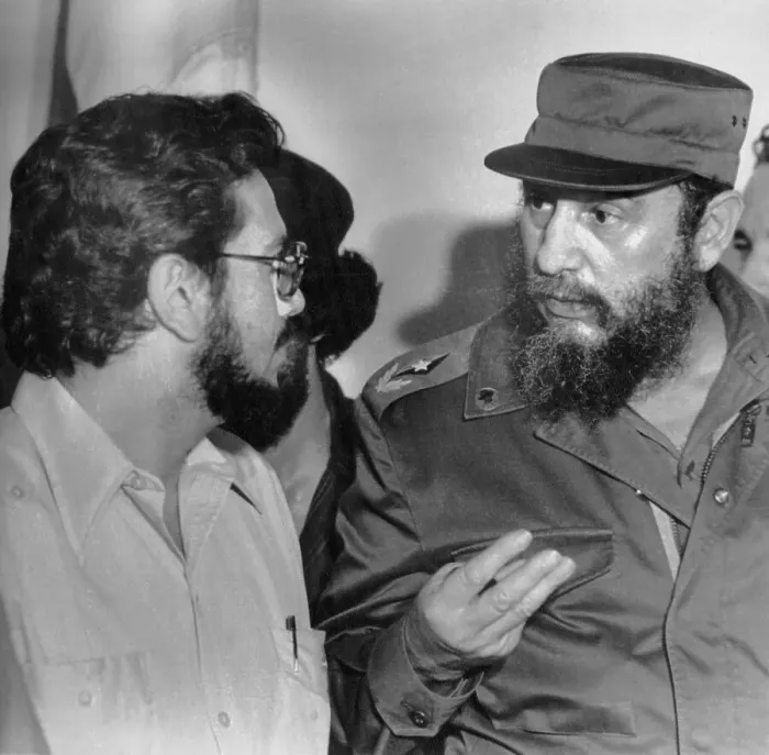 Framed Print : Fidel Castro Talking to Alfonso Robelo Framed Print : Fidel Castro Talking to Alfonso Robelo