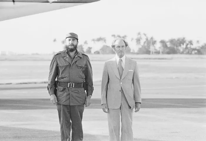 Framed Print : Fidel Castro Walking With Pierre Trudeau Framed Print : Fidel Castro Walking With Pierre Trudeau