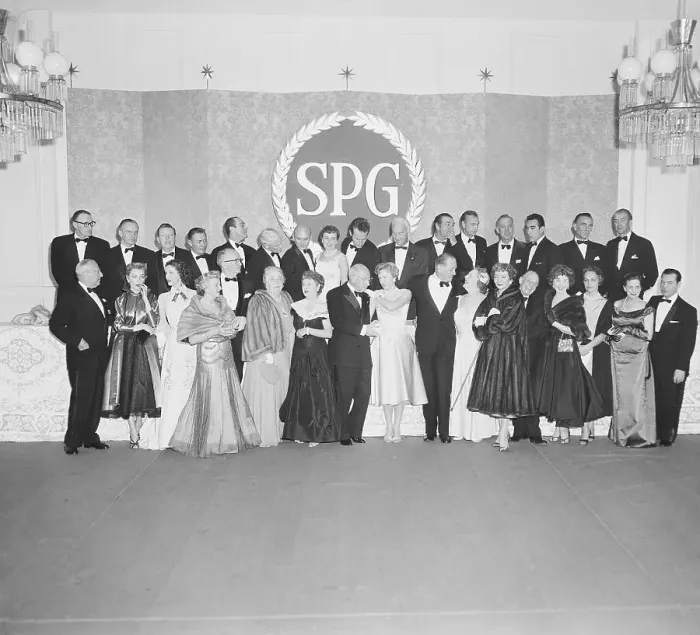 Framed Print : Film Stars at Screen Producers Guild Banquet Framed Print : Film Stars at Screen Producers Guild Banquet