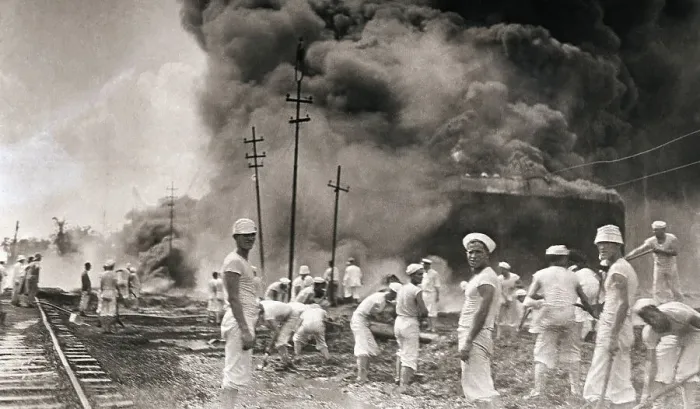 Framed Print : Fire in Oil Plant in Mexico Framed Print : Fire in Oil Plant in Mexico