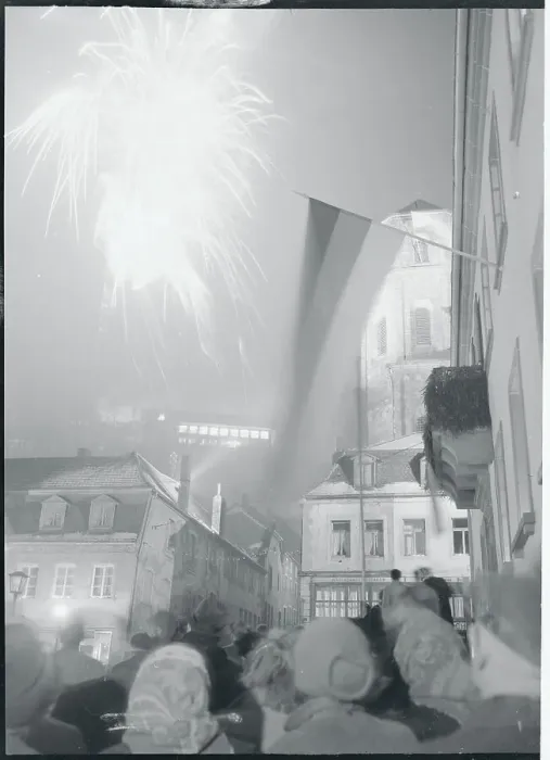 Framed Print : Fireworks Lighting up the Sky