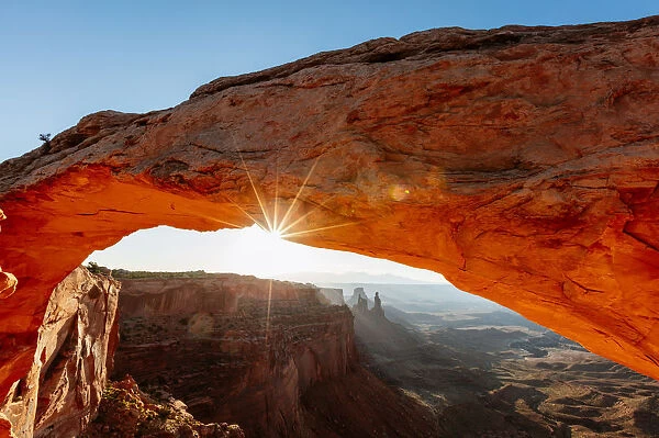 First light under Mesa arch, Canyonlands, USA