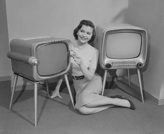 Framed Print : First Lightweight Zenith Televisions Framed Print : First Lightweight Zenith Televisions