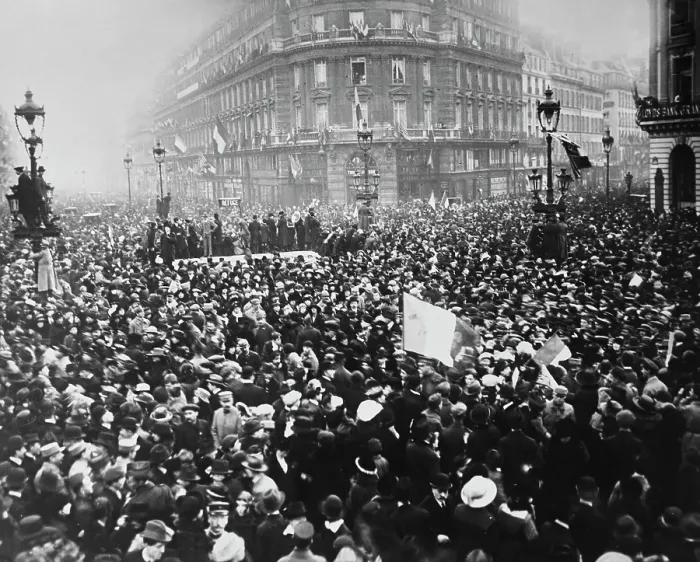 Framed Print : First World War - French Celebrate Armistice Framed Print : First World War - French Celebrate Armistice