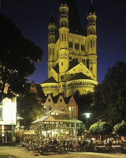 Fischmarkt square and Gross St. Martin church, in the evening, illuminated, old town, Cologne, North Rhine-Westphalia, Germany, Europe