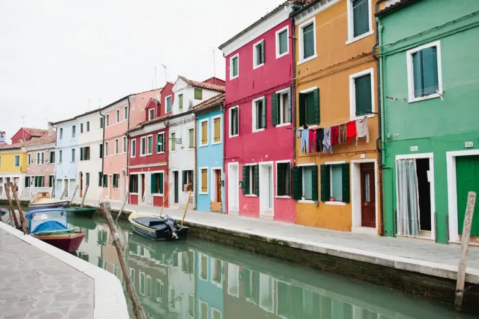 Framed Print : Fishermans cottages, Burano Venice, Italy Framed Print : Fishermans cottages, Burano Venice, Italy