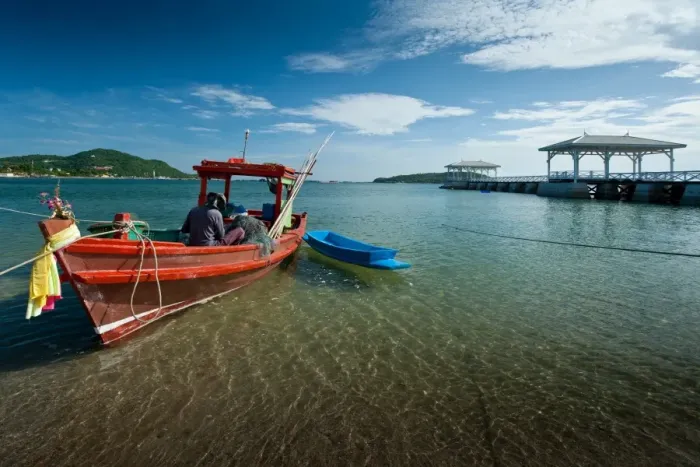 Framed Print : Fishing boat and the white pavilion of Koh Sichang Framed Print : Fishing boat and the white pavilion of Koh Sichang