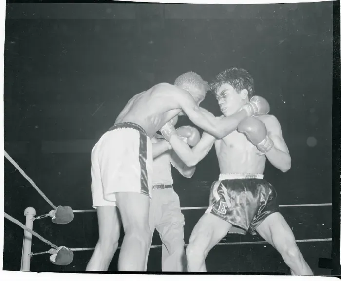 Framed Print : Flash Elorde Boxing Against Sandy Saddler Framed Print : Flash Elorde Boxing Against Sandy Saddler