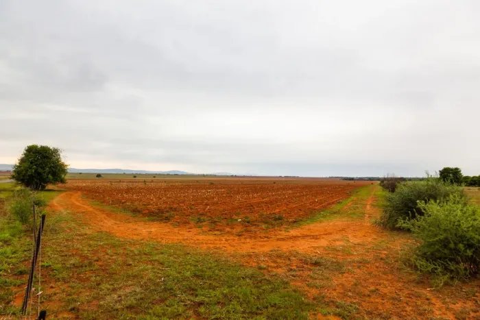 Framed Print : The flat landscape and very red soil farmlands of the Free state, very near to Parys Framed Print : The flat landscape and very red soil farmlands of the Free state, very near to Parys