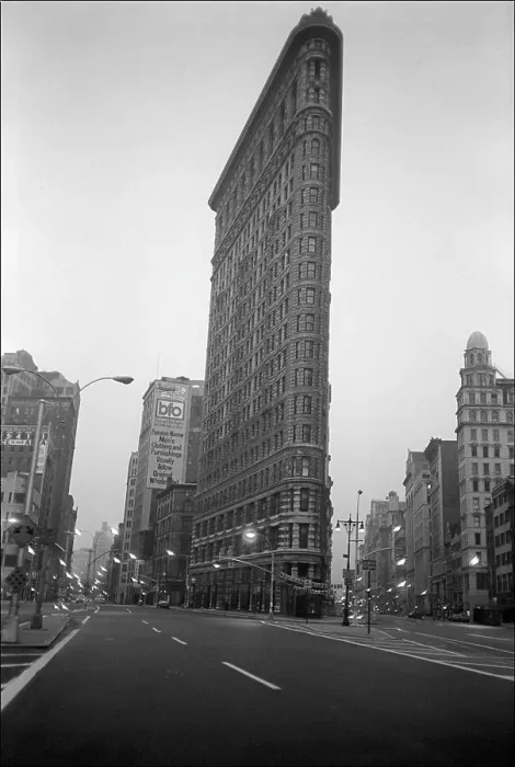 Framed Print : The Flatiron Building At Dawn Framed Print : The Flatiron Building At Dawn