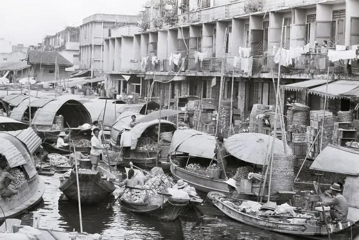 Framed Print : Floating Market on Bangkok Canal Framed Print : Floating Market on Bangkok Canal