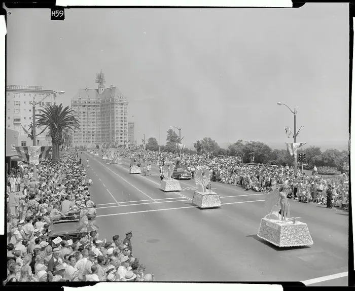 Framed Print : Floats Carrying Miss Universe Contestants Framed Print : Floats Carrying Miss Universe Contestants