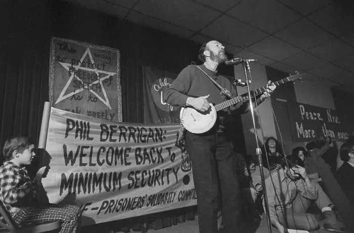 Framed Print : Folksinger Pete Seeger Performing Framed Print : Folksinger Pete Seeger Performing