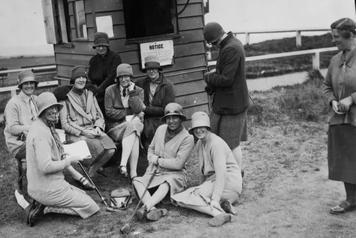 Framed Print : Foursomes. 6th June 1928: A group of competitors in a Ladies Scottish Foursomes