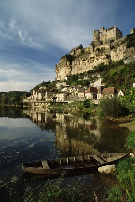 Framed Print : France, Aquitaine, Beynac, empty canoe on Dordogne River Framed Print : France, Aquitaine, Beynac, empty canoe on Dordogne River