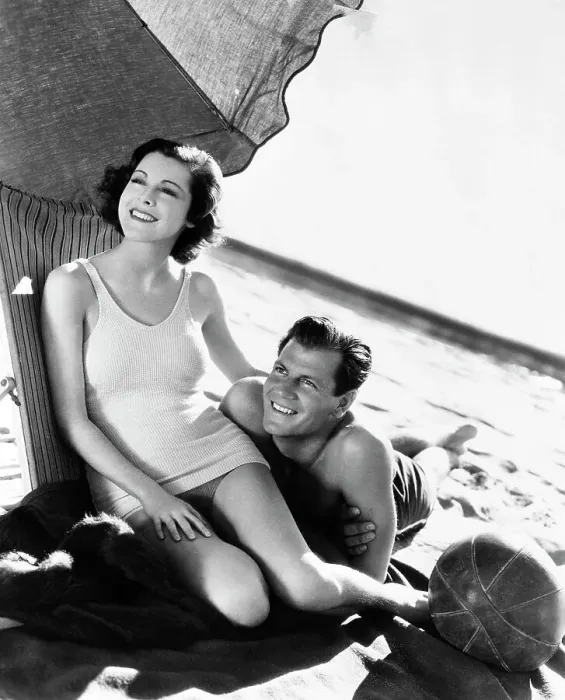 Framed Print : Frances Dee And Joel McCrea On Beach