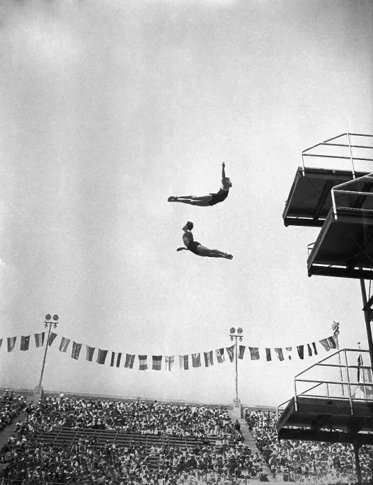 Framed Print : Frank Kurtz and Farid Samaika Diving Framed Print : Frank Kurtz and Farid Samaika Diving
