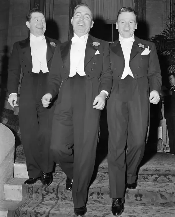 Framed Print : Frank Mchugh, Pat O'Brien and James Cagney Framed Print : Frank Mchugh, Pat O'Brien and James Cagney