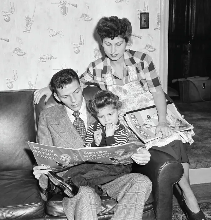 Framed Print : Frank and Nancy Sinatra Reading to Daughter Framed Print : Frank and Nancy Sinatra Reading to Daughter