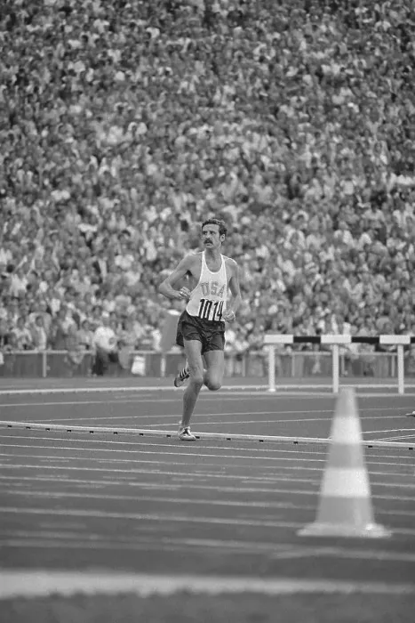 Framed Print : Frank Shorter Winning Olympic Marathon