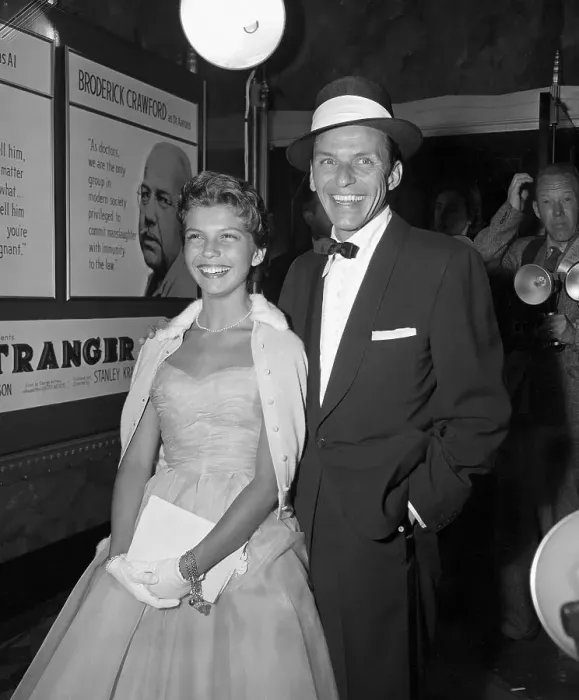 Framed Print : Frank Sinatra With His Daughter Nancy Framed Print : Frank Sinatra With His Daughter Nancy