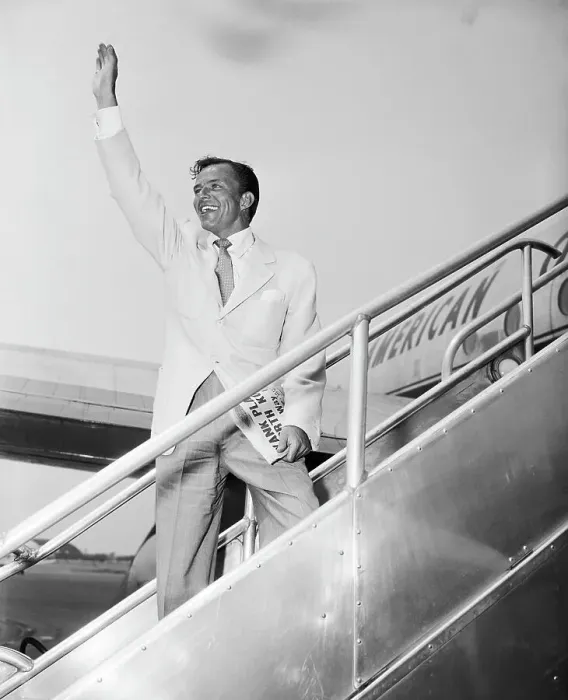 Framed Print : Frank Sinatra Waving Goodbye Framed Print : Frank Sinatra Waving Goodbye