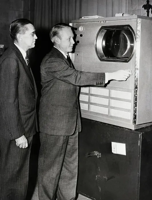 : Frank Stanton Shows Tv To Fcc Chair Coy : Frank Stanton Shows Tv To Fcc Chair Coy