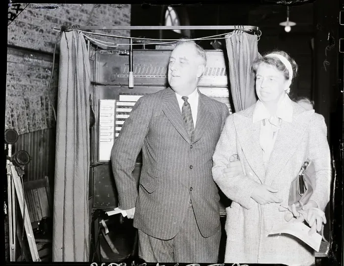 Framed Print : Franklin and Eleanor Roosevelt Waistup Framed Print : Franklin and Eleanor Roosevelt Waistup