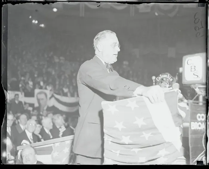Framed Print : Franklin Roosevelt Campaigning Before Large Crowd Framed Print : Franklin Roosevelt Campaigning Before Large Crowd