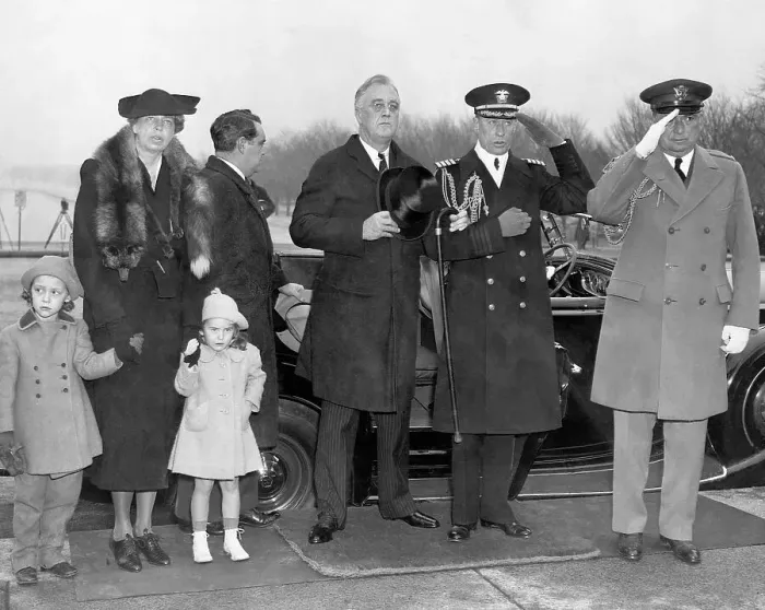 Framed Print : Franklin Roosevelt at the Lincoln Memorial Framed Print : Franklin Roosevelt at the Lincoln Memorial