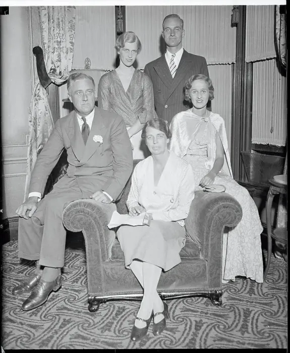 Framed Print : Franklin Roosevelt Posing with Family Framed Print : Franklin Roosevelt Posing with Family